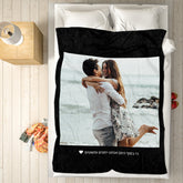 שמיכת פליז רכה עם תמונה אישית וכיתוב ייחודי, מושלמת למתנה מרגשת.