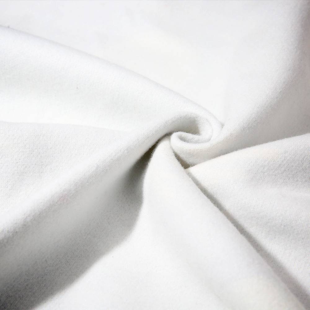 הדגמה של חומר שמיכת הפליז – רכות, עמידות ונוחות.